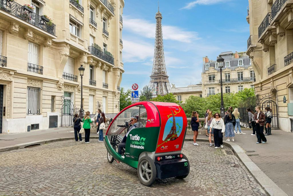 Paris: Private Rickshaw Tour