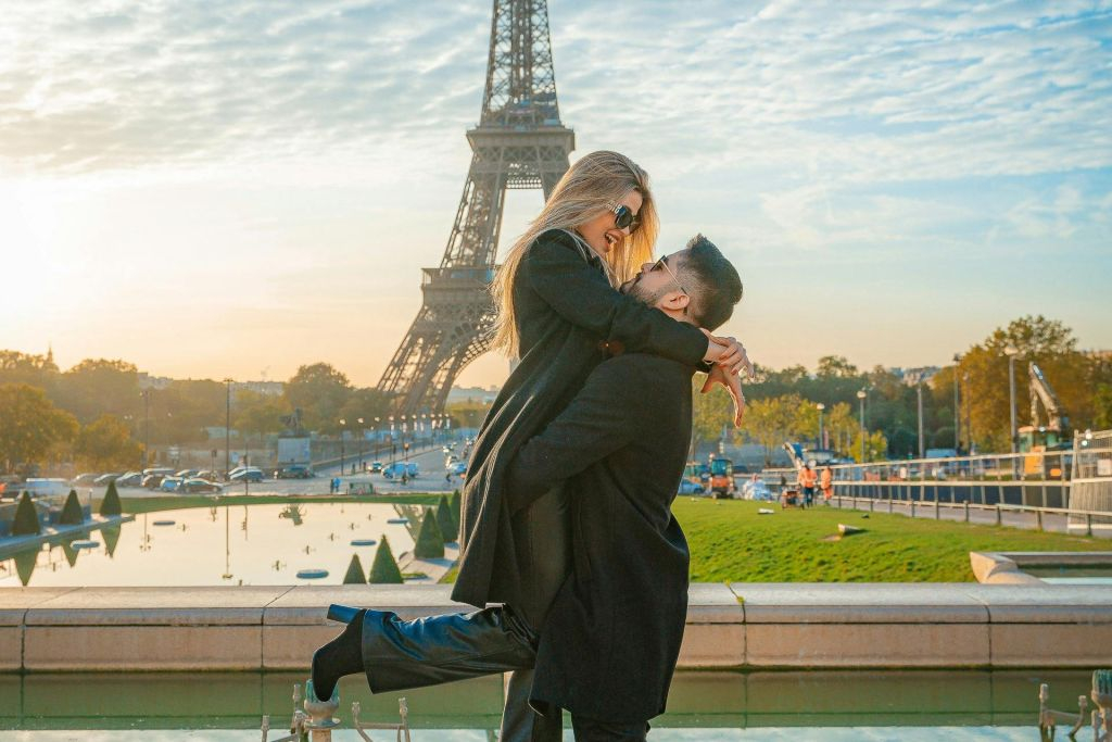 Paris: Professional Photoshoot with the Eiffel Tower