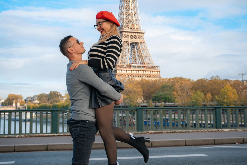 Paris: Professional Photoshoot with the Eiffel Tower
