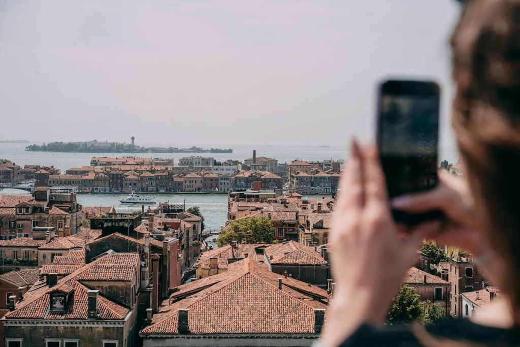Venice: Guided Rooftops Tour + Prosecco Tasting