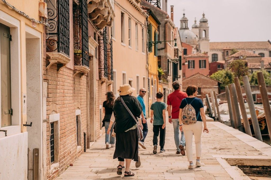 Venice: Guided Rooftops Tour + Prosecco Tasting