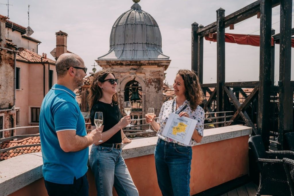 Venice: Guided Rooftops Tour + Prosecco Tasting