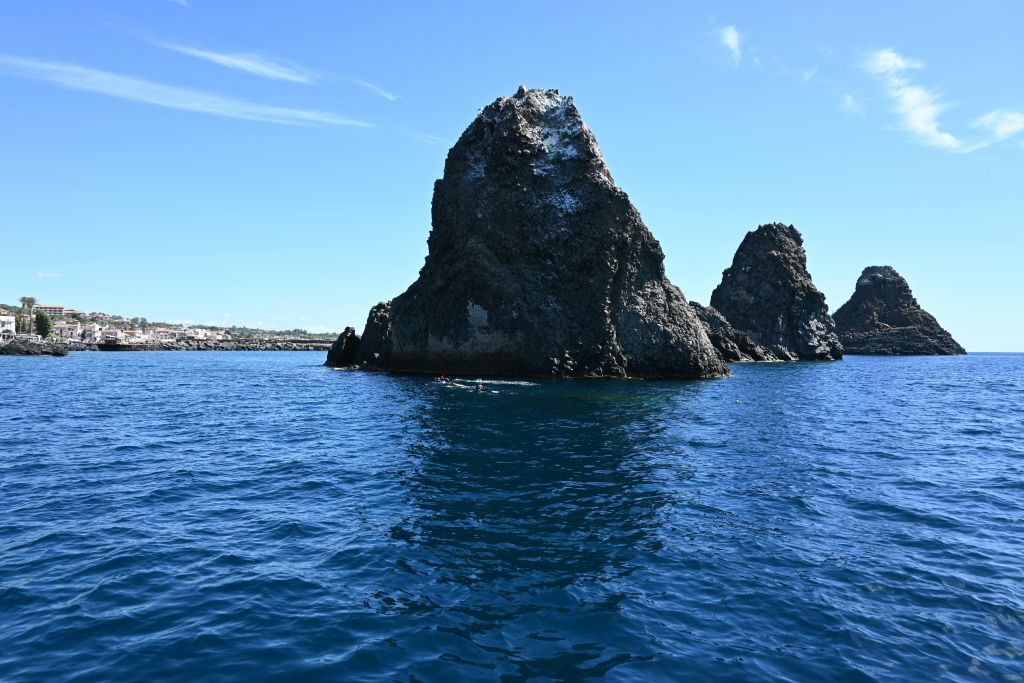 Isole Ciclopi e La Timpa di Acireale: Tour in barca e immersioni subacquee