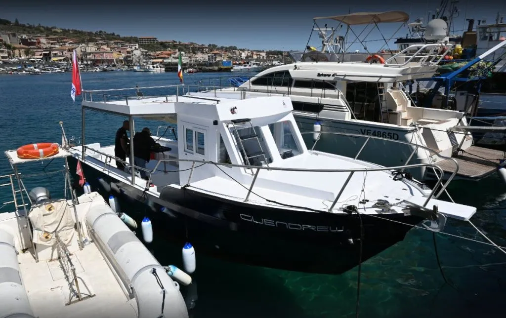 Isole Ciclopi e La Timpa di Acireale: Tour in barca e immersioni subacquee