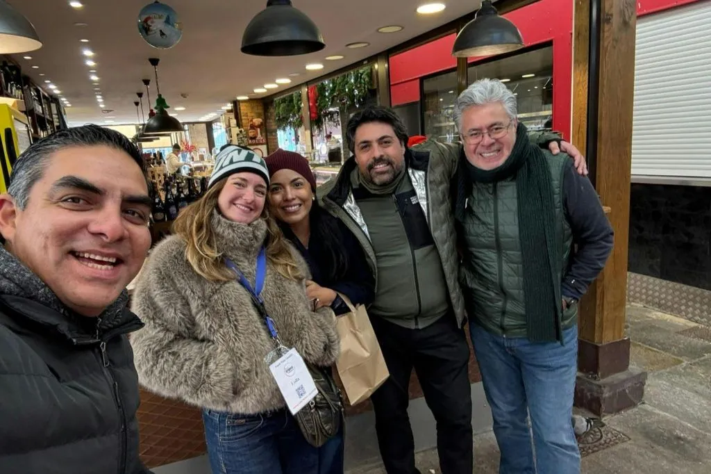 Paris: Guided Food Tour + Market Visit