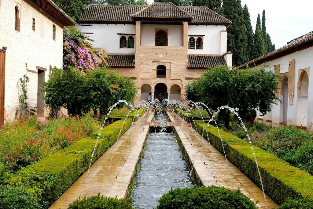 Alhambra: Entrada sin colas + Tour guiado
