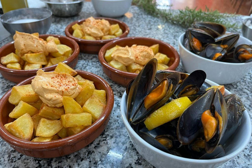 Valencia: Paella, Tapas & Sangria Cooking Class