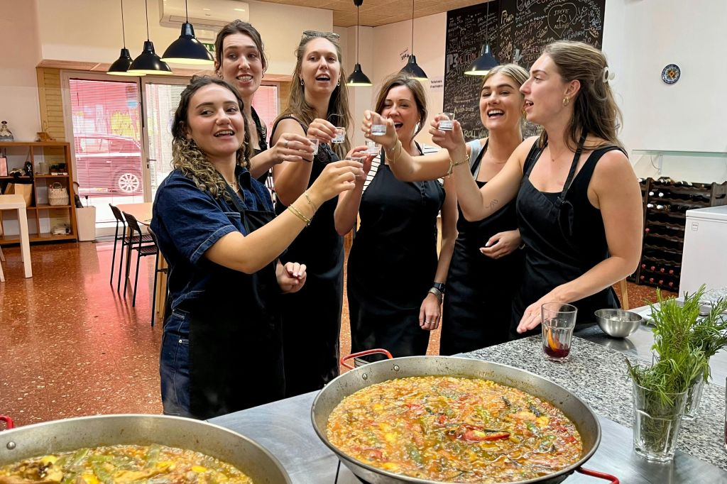 Valencia: Paella, Tapas & Sangria Cooking Class