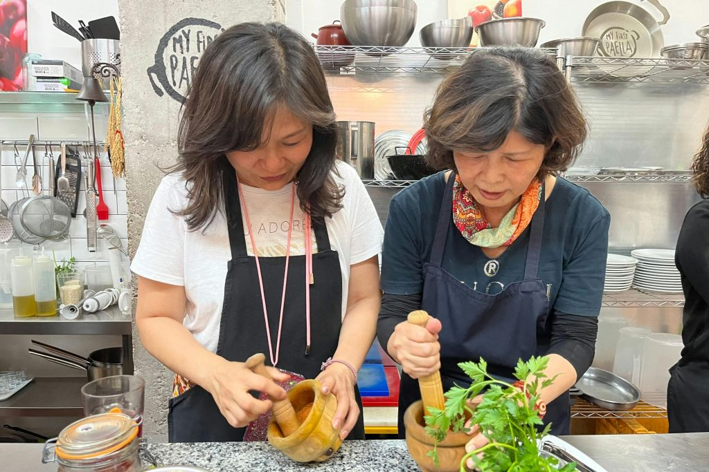 Valencia: Paella, Tapas & Sangria Cooking Class