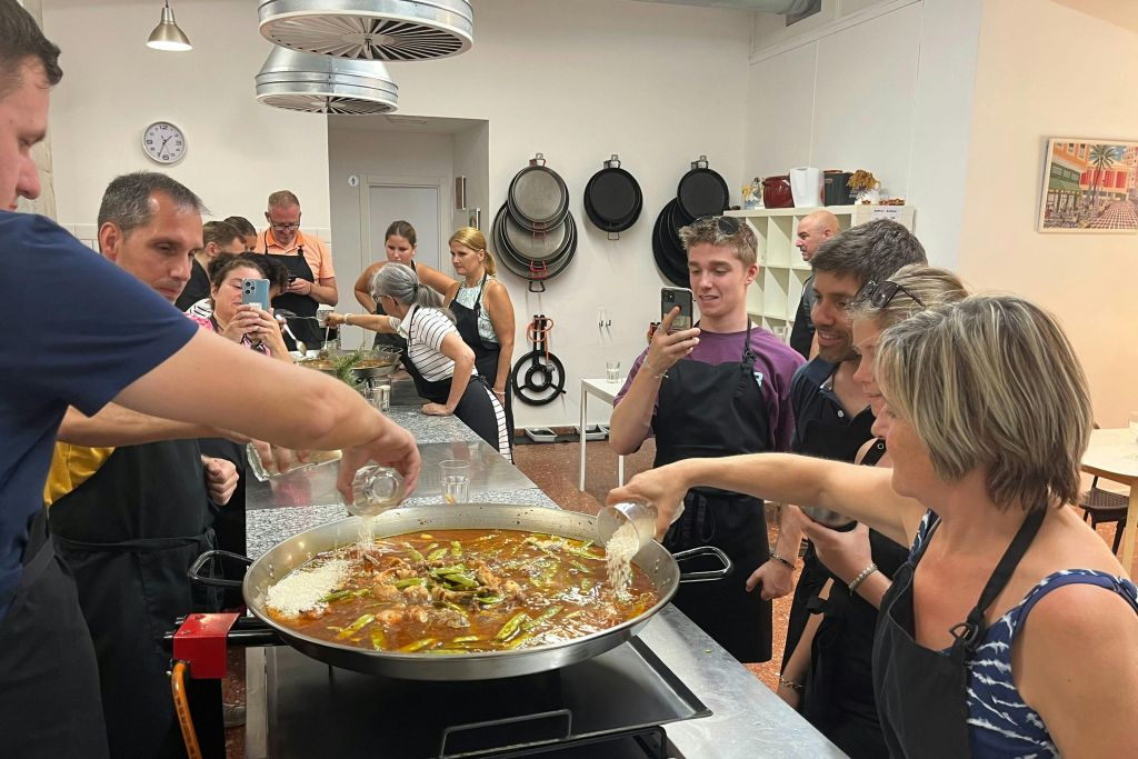 Valencia: Paella, Tapas & Sangria Cooking Class