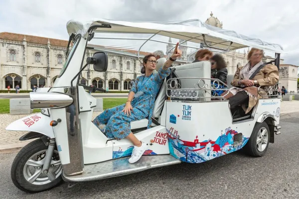Passeio de 2 horas em eco tuk tuk por Lisboa
