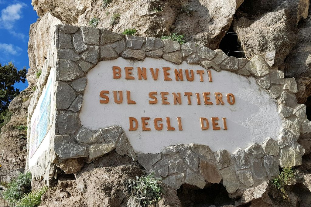 Path of the Gods: Guided Hiking Tour + Roundtrip Transport from Sorrento