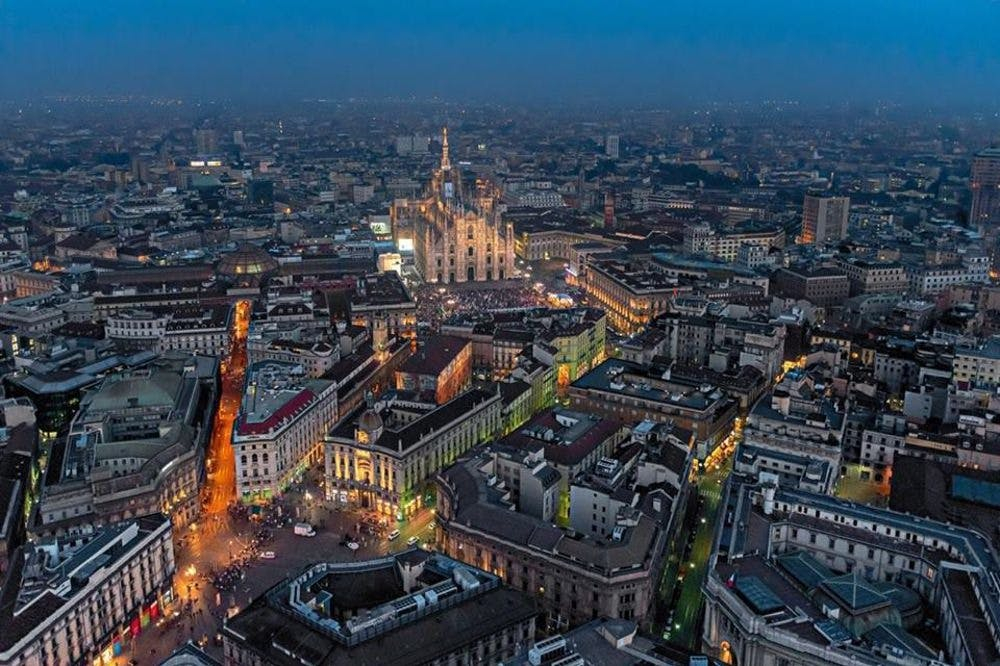 Milano: Tour notturno a piedi per piccoli gruppi