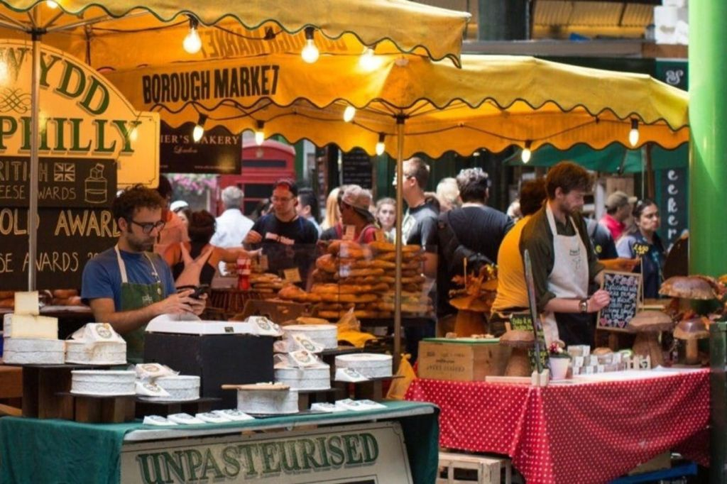 Londra: Tour guidato a piedi + degustazione di cibo britannico