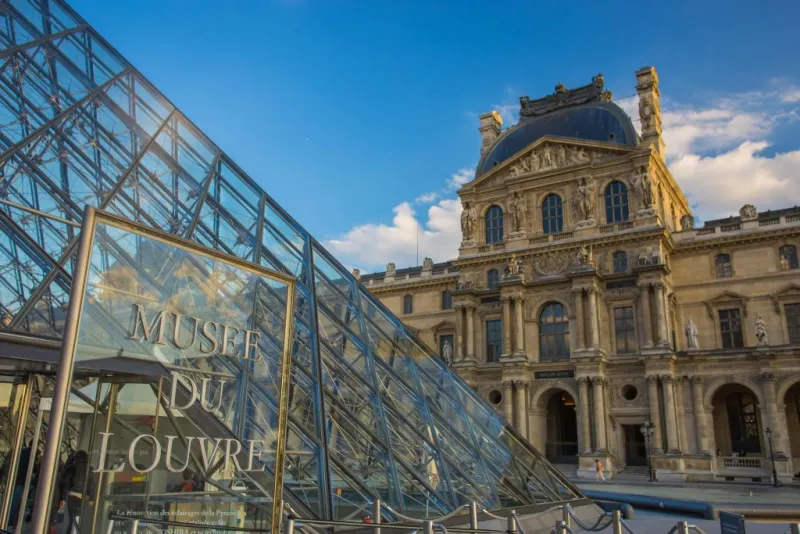 Musée du Louvre : Entrée réservée + Visite guidée en petit groupe