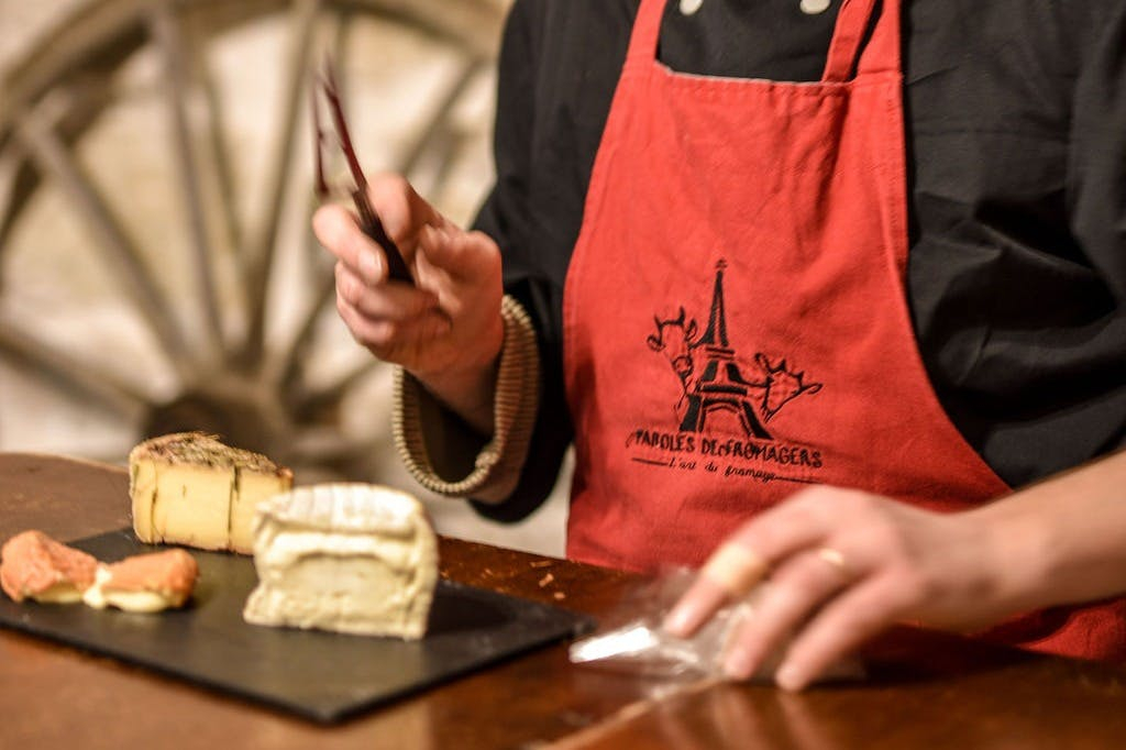Paris Art of Pairing Cheese and Wine Tasting in a Cheese Cellar