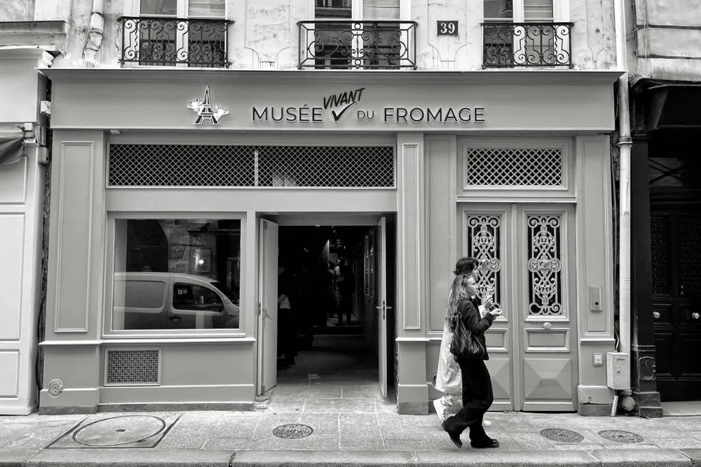 Gourmet Food Tour on Saint-Louis Island with The Living Cheese Museum Paris