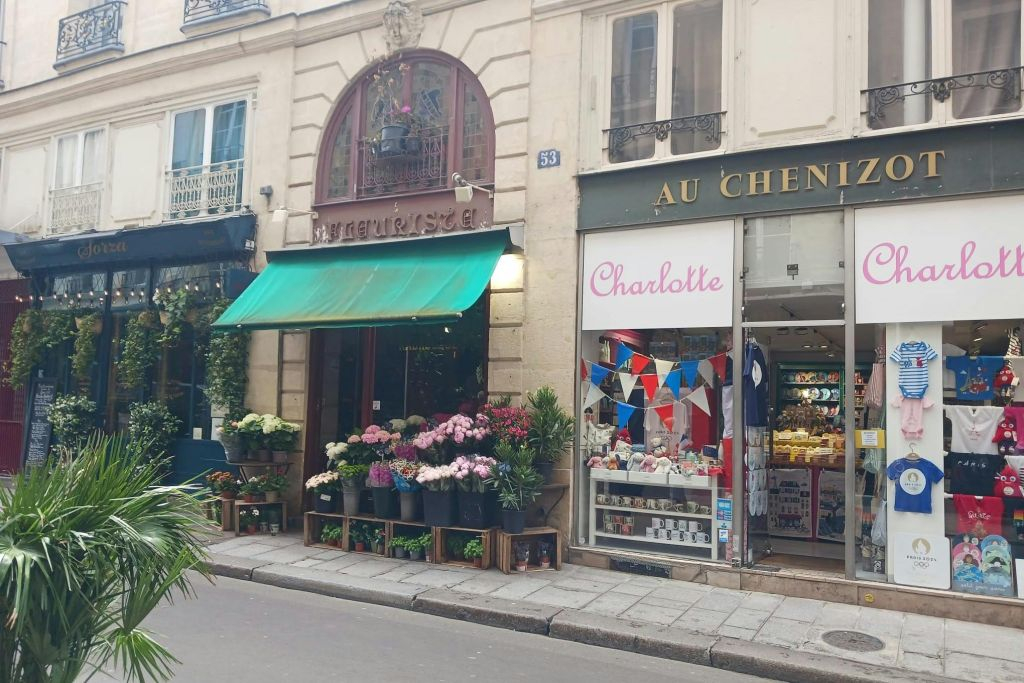 Gourmet Food Tour on Saint-Louis Island with The Living Cheese Museum Paris