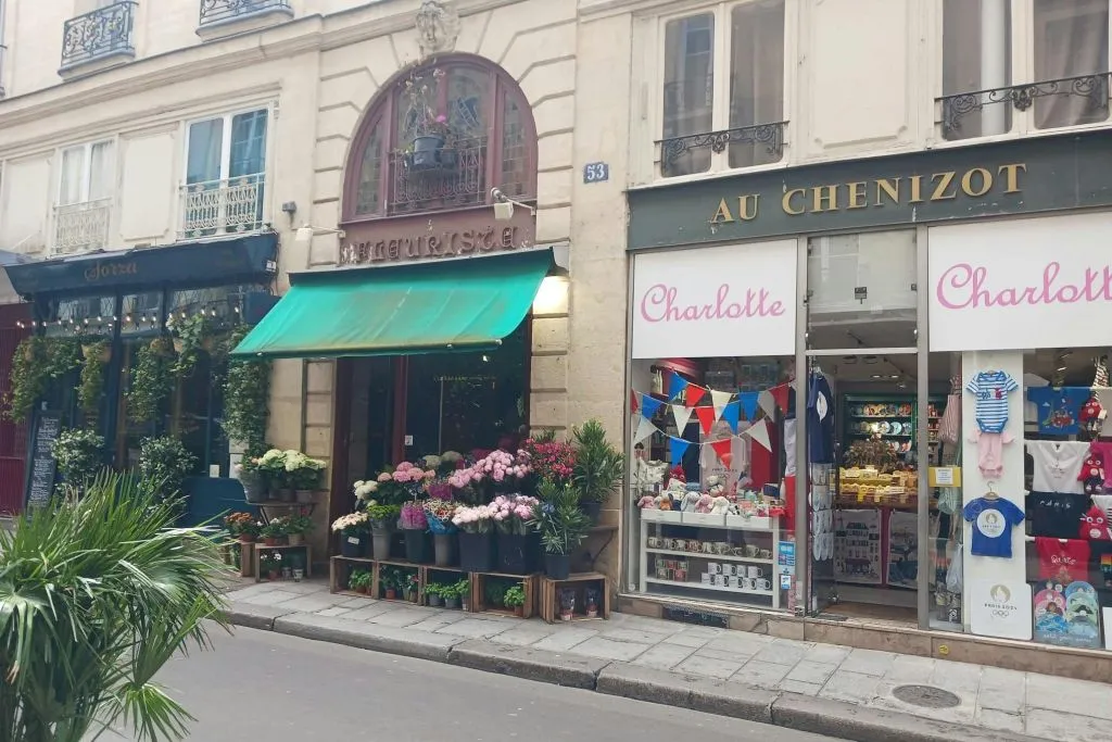 Gourmet Food Tour on Saint-Louis Island with The Living Cheese Museum Paris