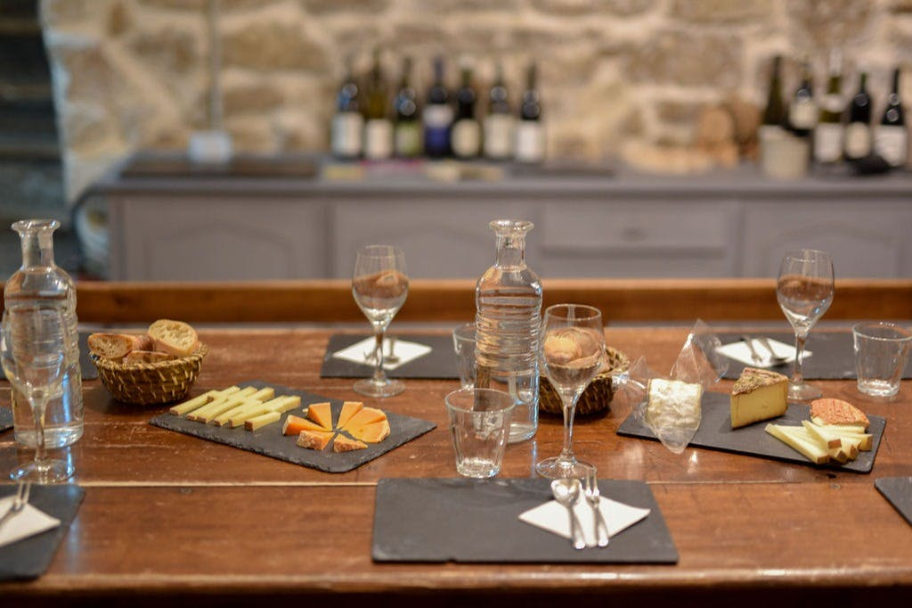 Afternoon Cheese and Wine Tasting in a Paris Cheese Cellar