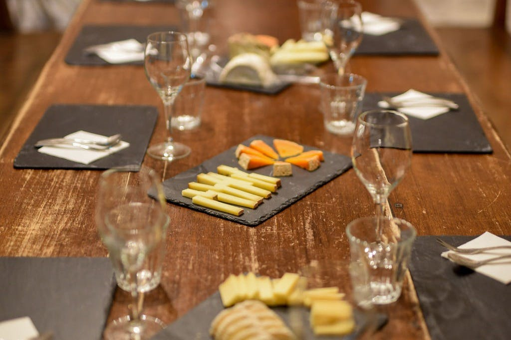 The Amateur Tasting Afternoon: The Art of Pairing Cheeses with Wines