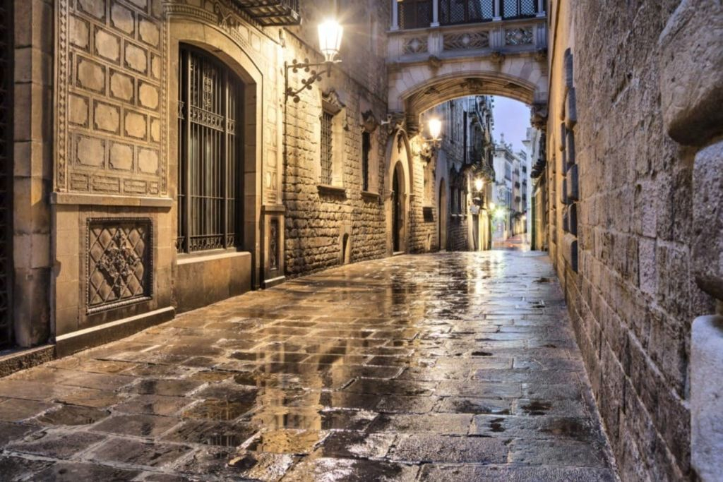 Barcelona Gothic Quarter: Audio Guide App by TouringBee