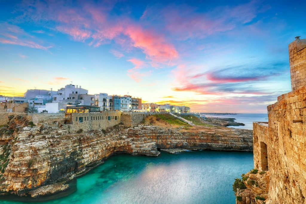 Ostuni, Cisternino e Polignano: tour guidato per piccoli gruppi da Bari