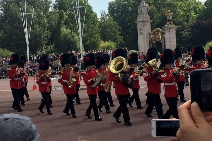 London: Walking Tour + Changing of the Guard at Buckingham Palace