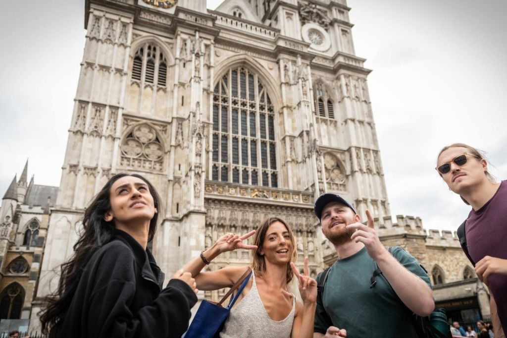 London: Walking Tour + Changing of the Guard at Buckingham Palace