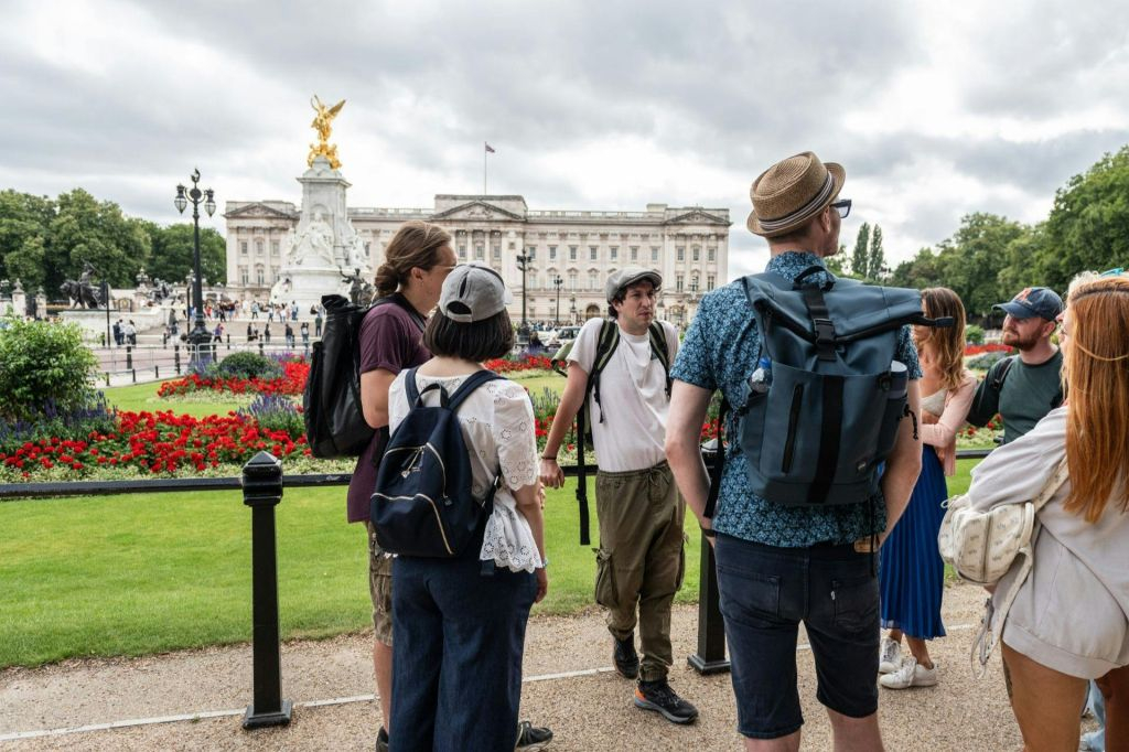 London: Walking Tour + Changing of the Guard at Buckingham Palace