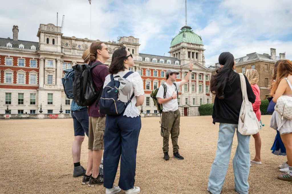London: Walking Tour + Changing of the Guard at Buckingham Palace