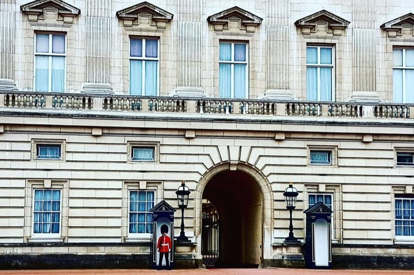 London: Walking Tour + Changing of the Guard at Buckingham Palace