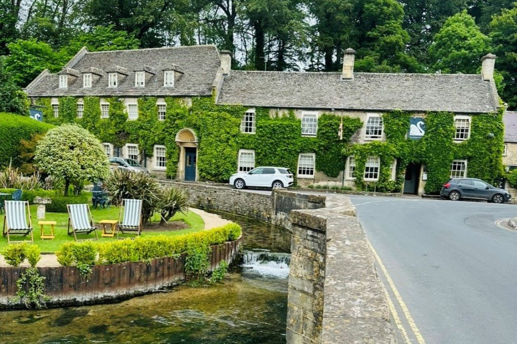 Cotswolds: Guided Tour + Roundtrip Transfer from London