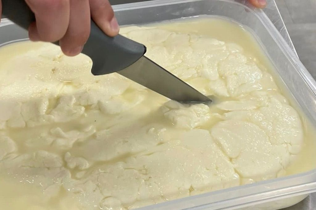 Paris Cheesemaking Workshop Including Wine and Cheese Tasting with an Expert