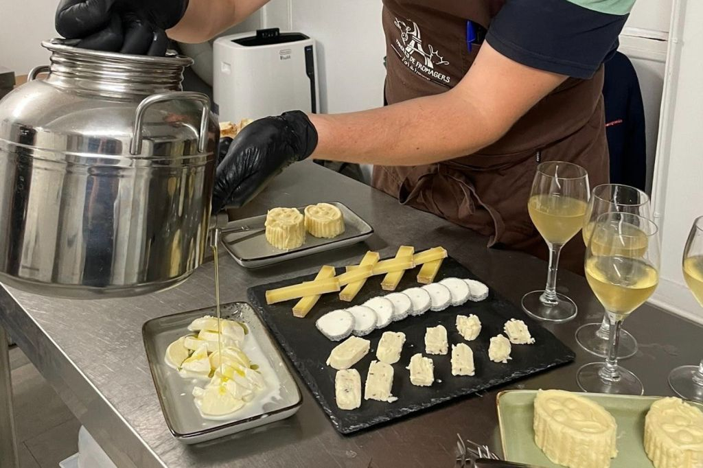 Paris Cheesemaking Workshop Including Wine and Cheese Tasting with an Expert