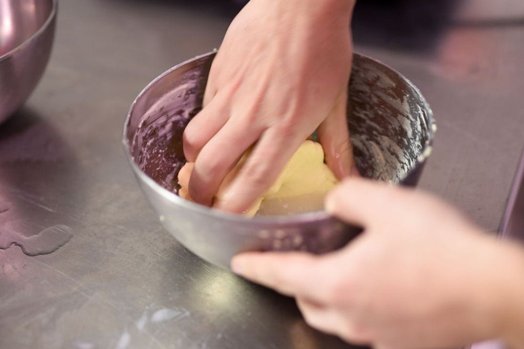 Paris Cheesemaking Workshop Including Wine and Cheese Tasting with an Expert