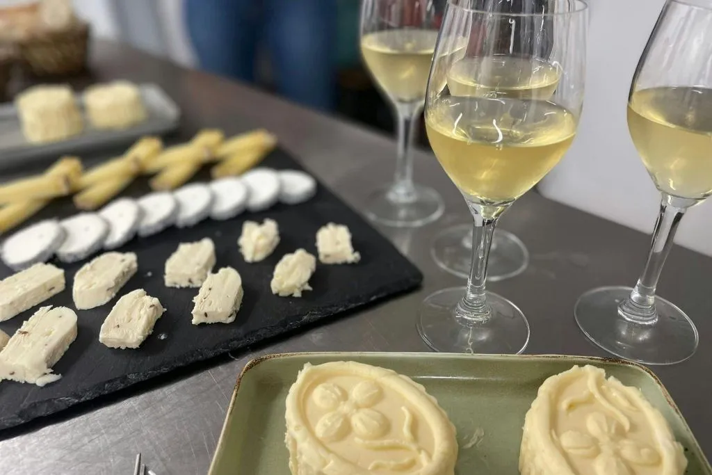 Paris Cheesemaking Workshop Including Wine and Cheese Tasting with an Expert