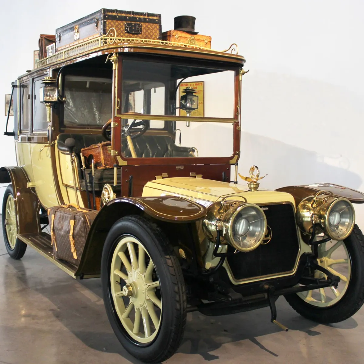 Museo del Automóvil y de la Moda: Entrada