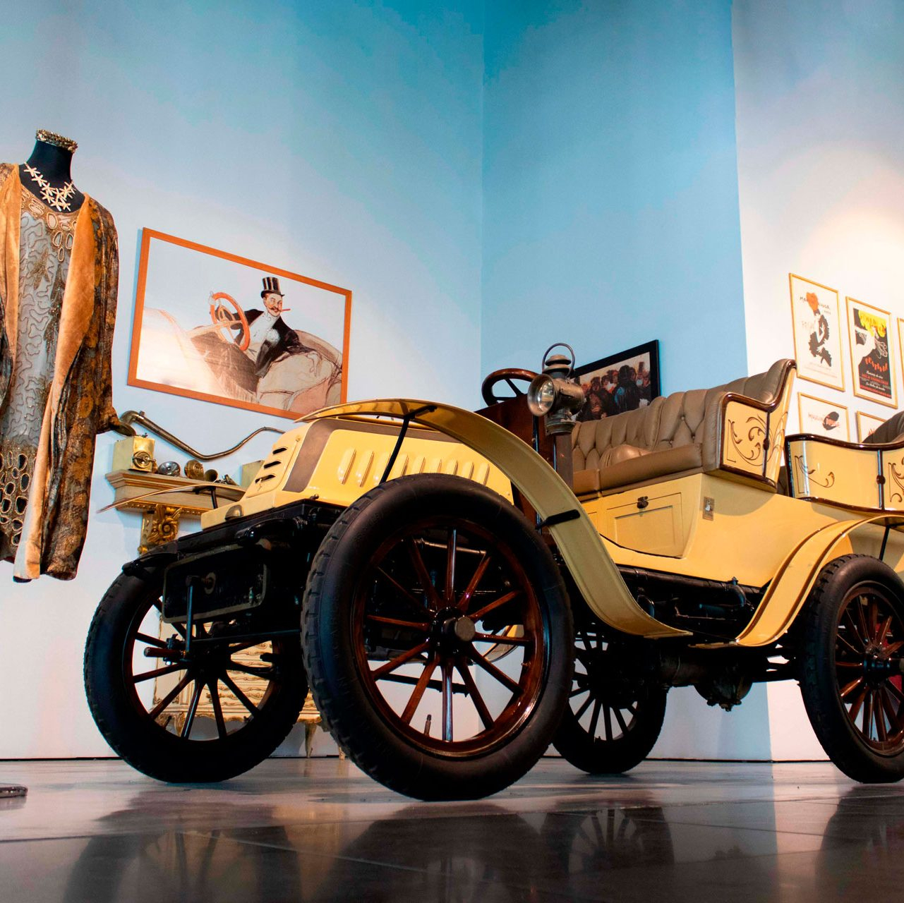Museo del Automóvil y de la Moda: Entrada
