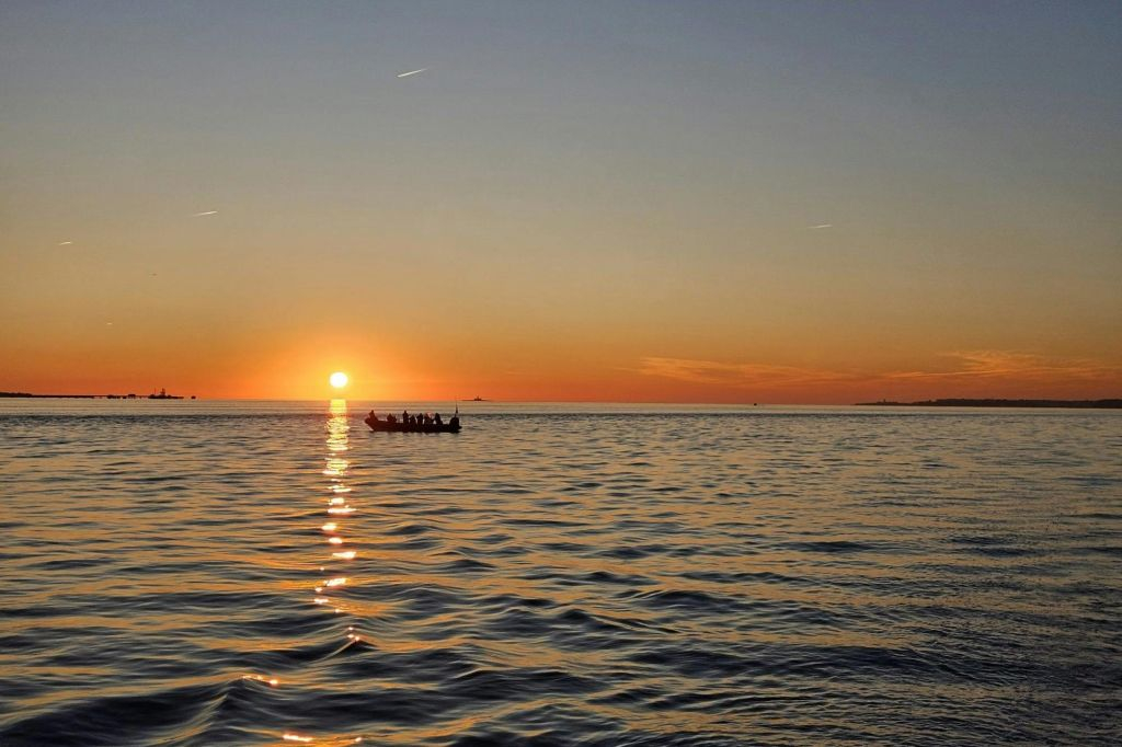 Lisbon: Sunset Speedboat Tour
