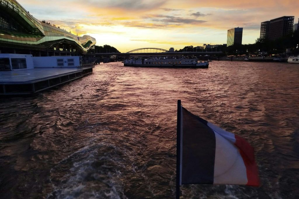 Paris: Seine River Happy Hour Cruise
