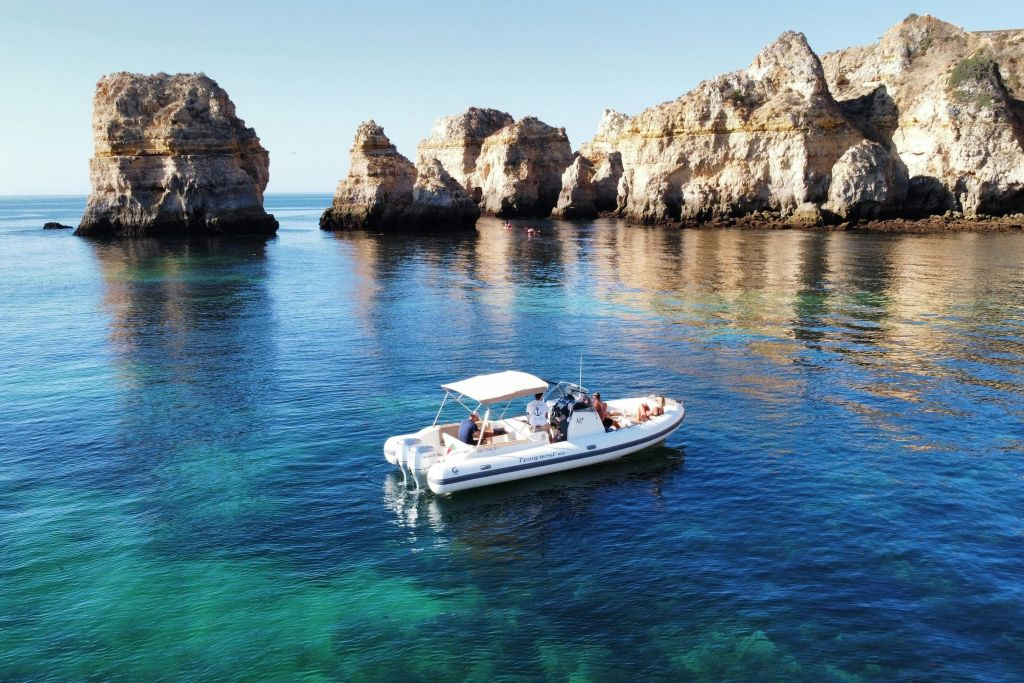 Ponta da Piedade and Lagos Coast: 2-Hour Private Boat Tour