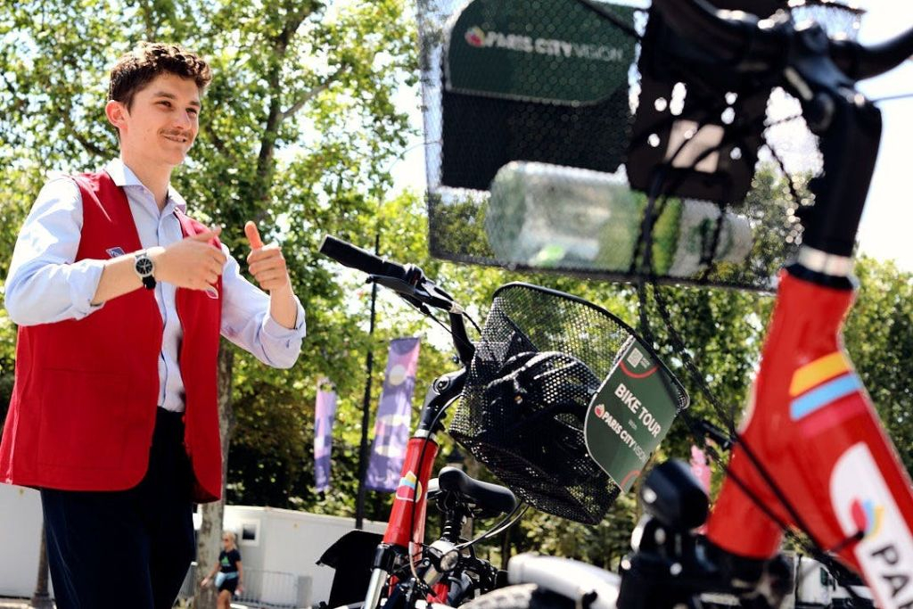 Paris: Guided Bike Tour