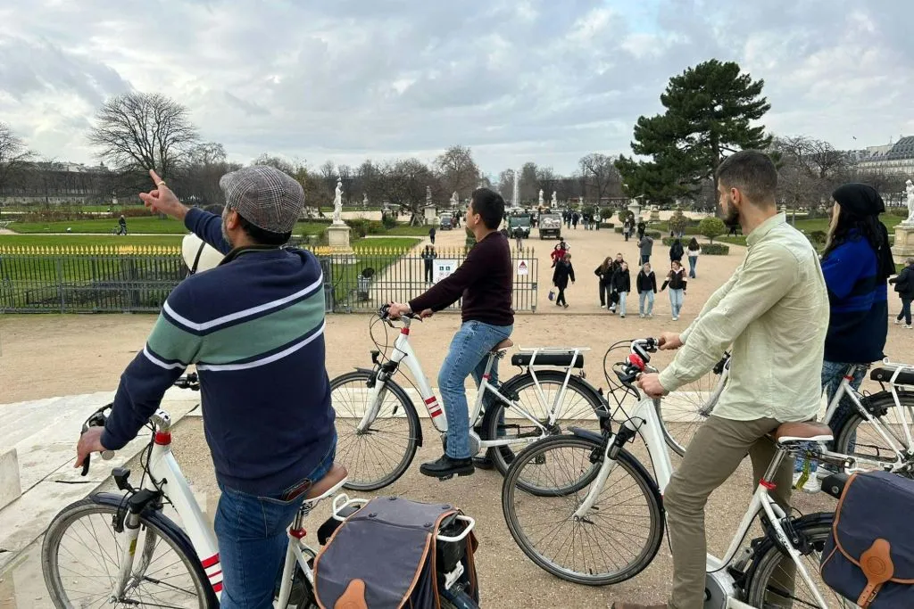 Paris: Guided Bike Tour