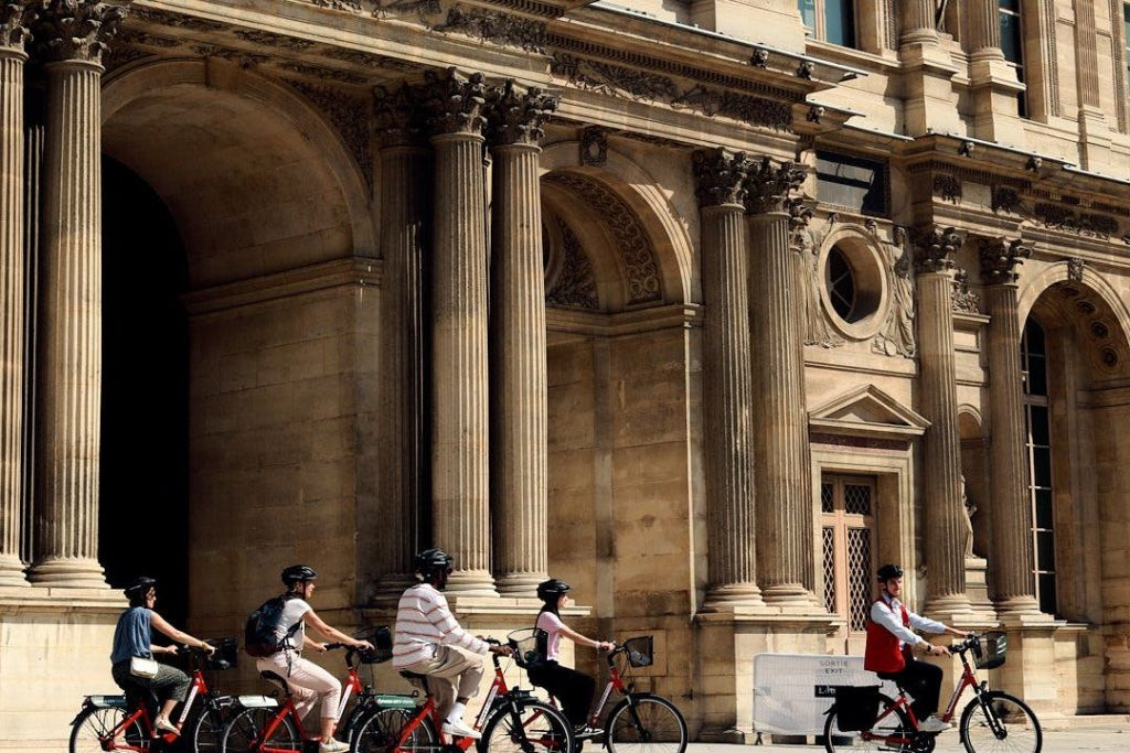Paris: Guided Bike Tour