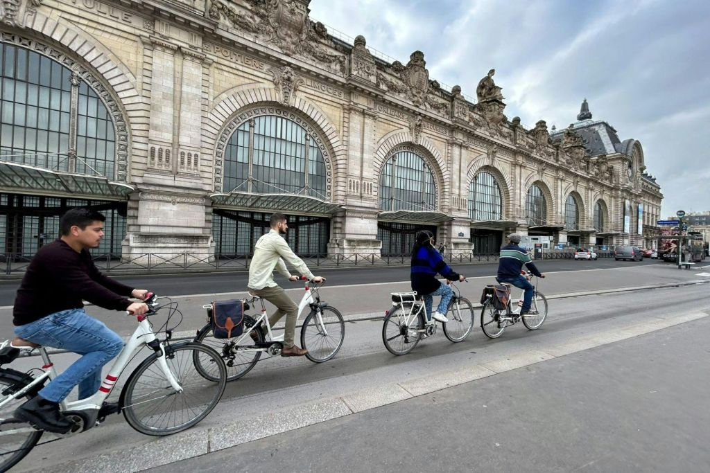 Paris: Guided Bike Tour