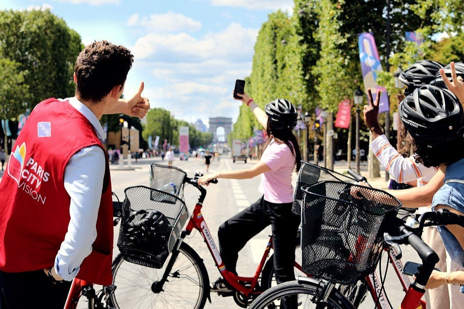 Paris: Guided Bike Tour