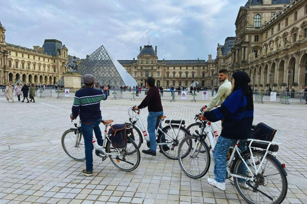 Paris: Guided Bike Tour