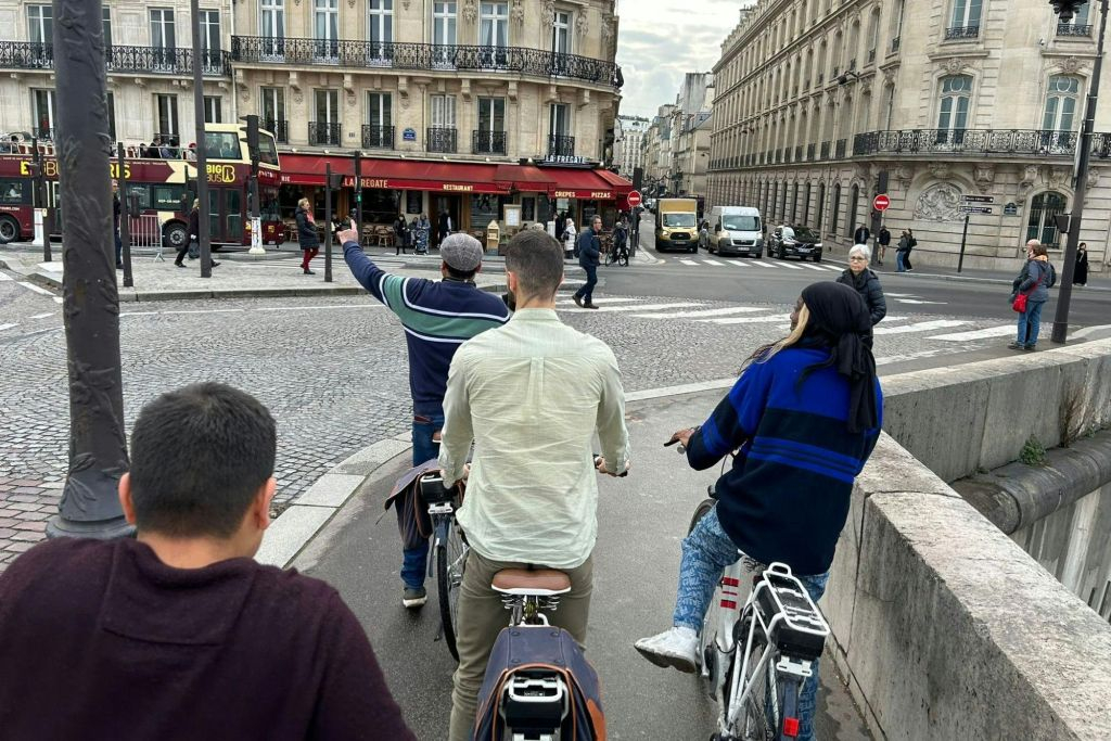 Paris: Guided Bike Tour