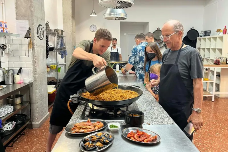 Valencia: Clase de Cocina de Paella, Tapas, Sangría y Visita al Mercado de Ruzafa